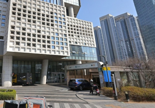 용산역 주차장 | 용리단길 핫플 '버뮤다삼각지' 폭립 정복! & 용산역 주차 꿀팁