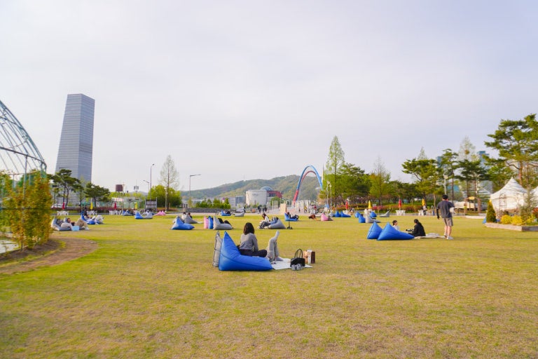 한밭수목원 주차장 | 대전 한밭수목원 피크닉 가이드: 돗자리 명당부터 주차장 안내