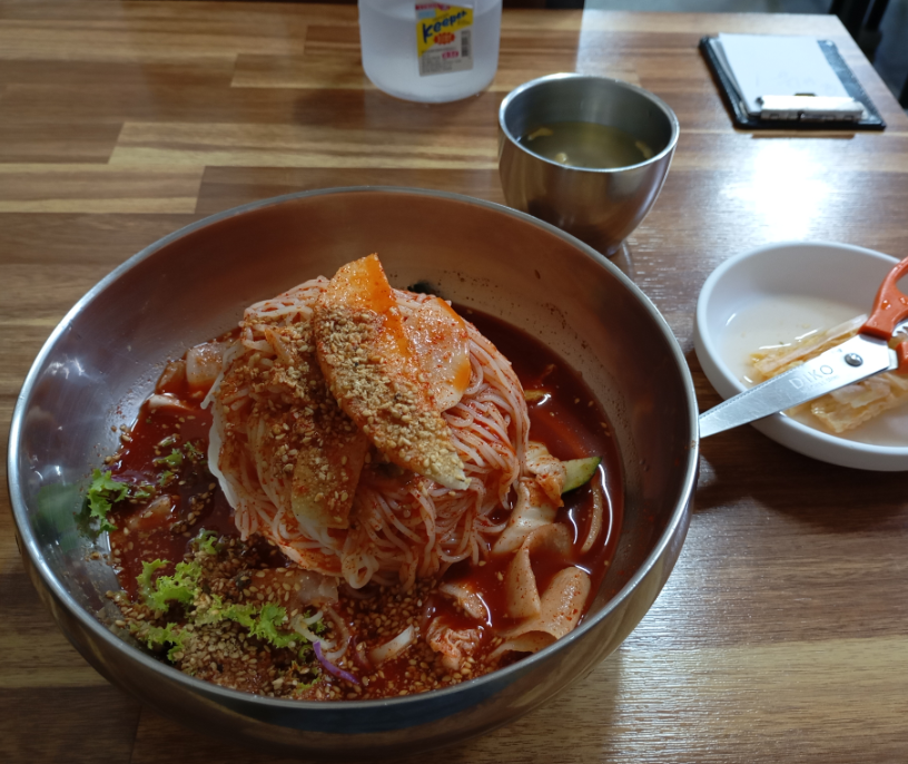 거제역 주차장 |  거제역 주차 스트레스 없이 즐기는 방법, 초역세권 주차장 맛집 손영환비빔국수 안내