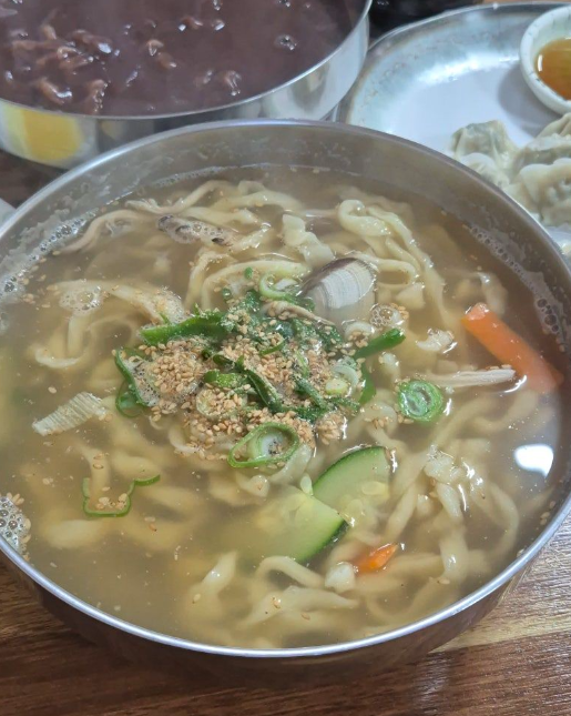 거제역 주차장 |  거제역 주차 스트레스 없이 즐기는 방법, 초역세권 주차장 맛집 손영환비빔국수 안내