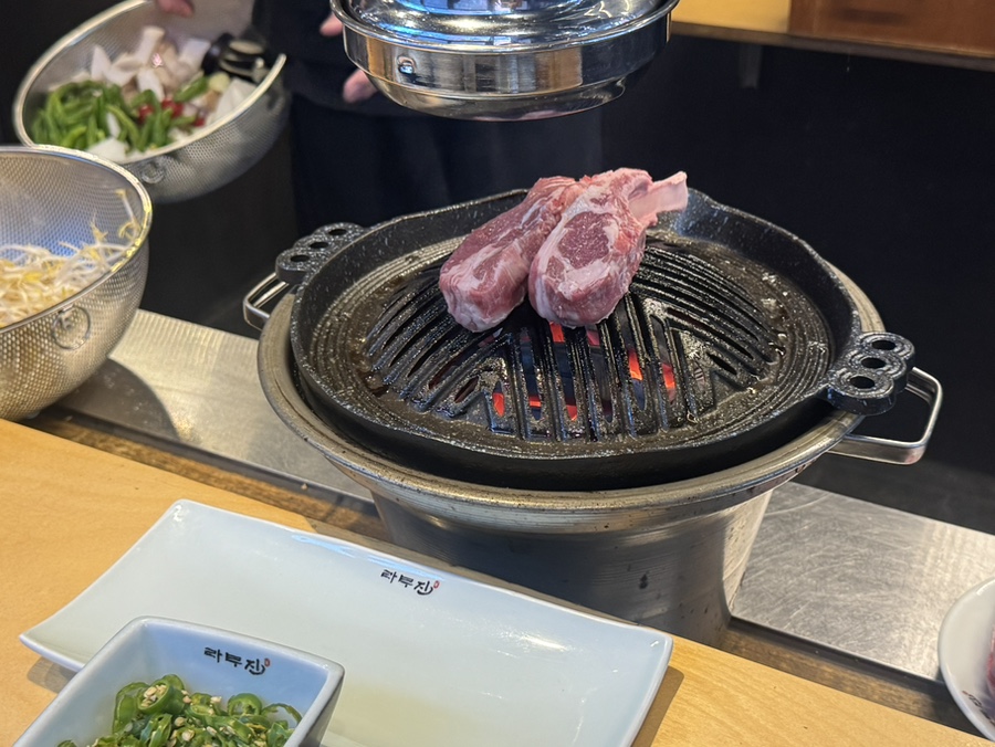 부천역 주차장 | 초보 운전자도 안심! 넓고 쾌적한 주차 명당 & 육즙 터지는 양갈비 맛집 코스