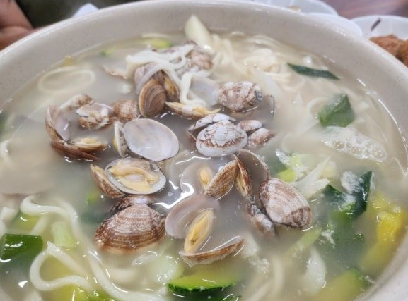 방축리 주차장 | 경차부터 특대형까지 주차 가능한 대형 주차장   인근 맛집 '전라도손칼국수' 안내