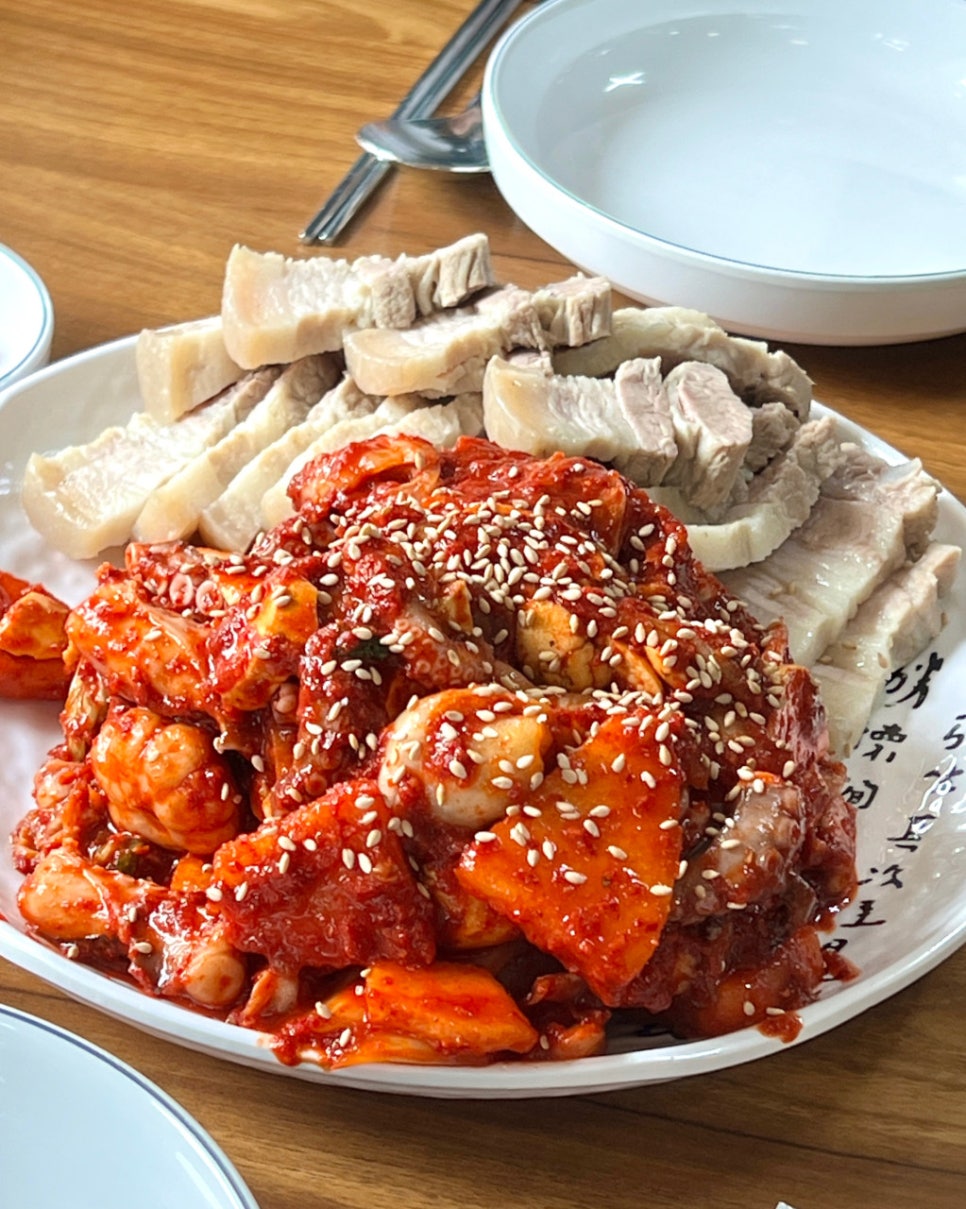 은평구청 주차장 은평구청 근처 공영보다 저렴한 주차장 추천 보쌈 맛집 '충무칼국수'